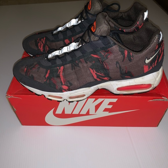 Air Max 95 size 12 in infrared Camo - Picture 3 of 6